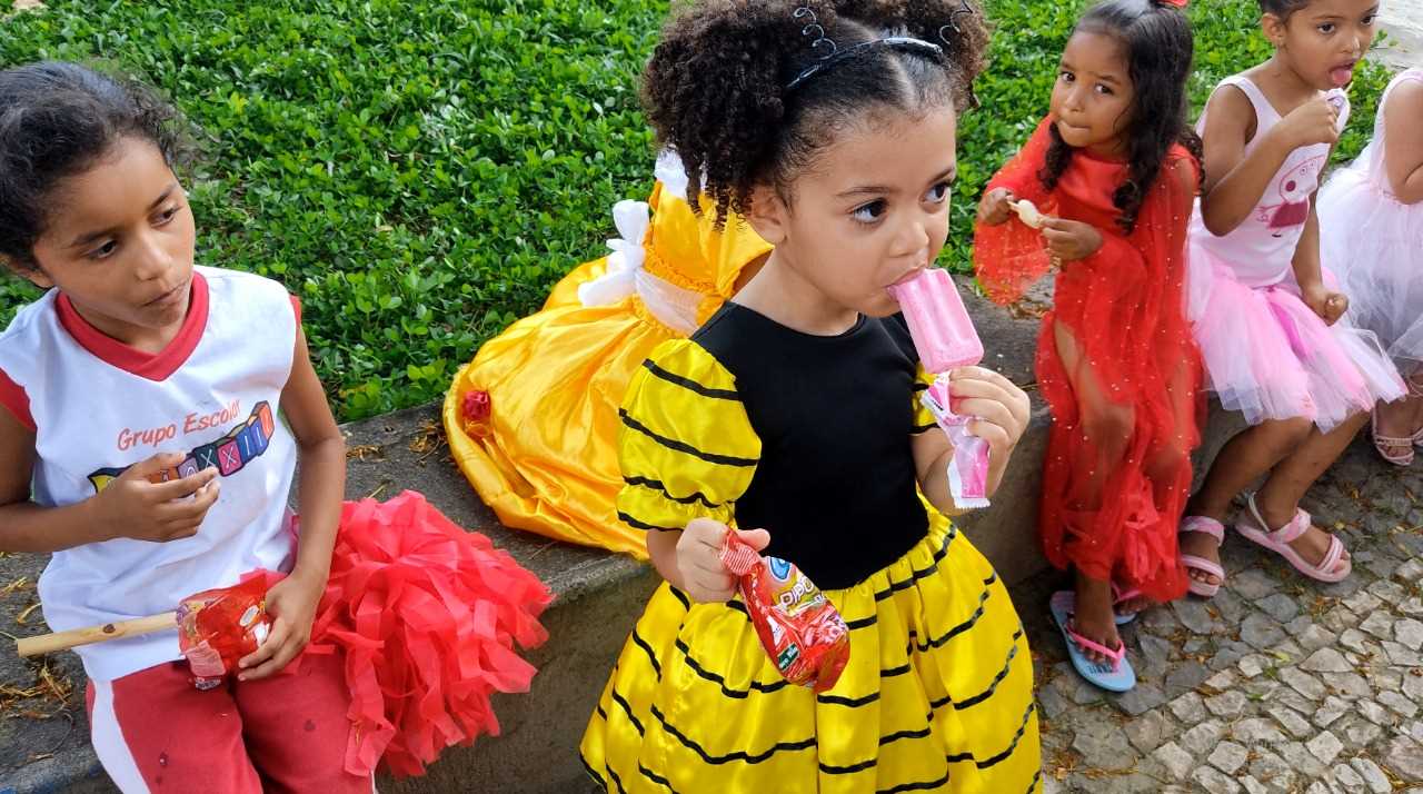 Camacã: Grupo Escolar João XXIII e Grupo Escolar Clériston Andrade promoveram desfile em homenagem as crianças